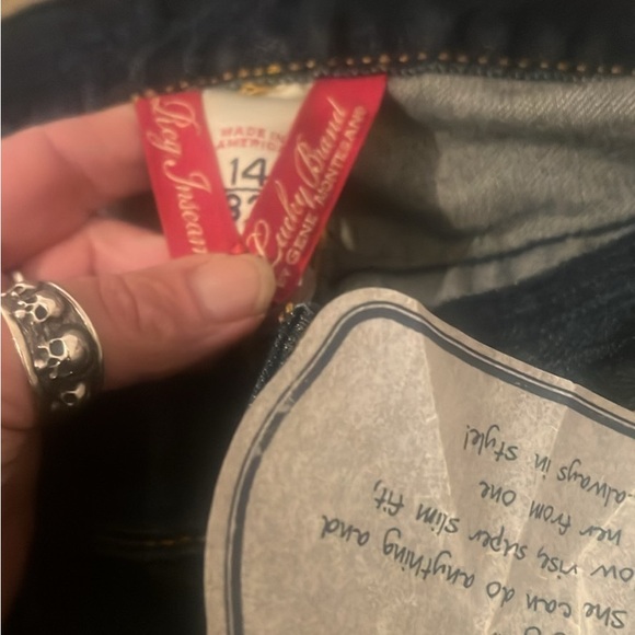 New with tags Lucky Brand lowrise flared jeans - Picture 7 of 7